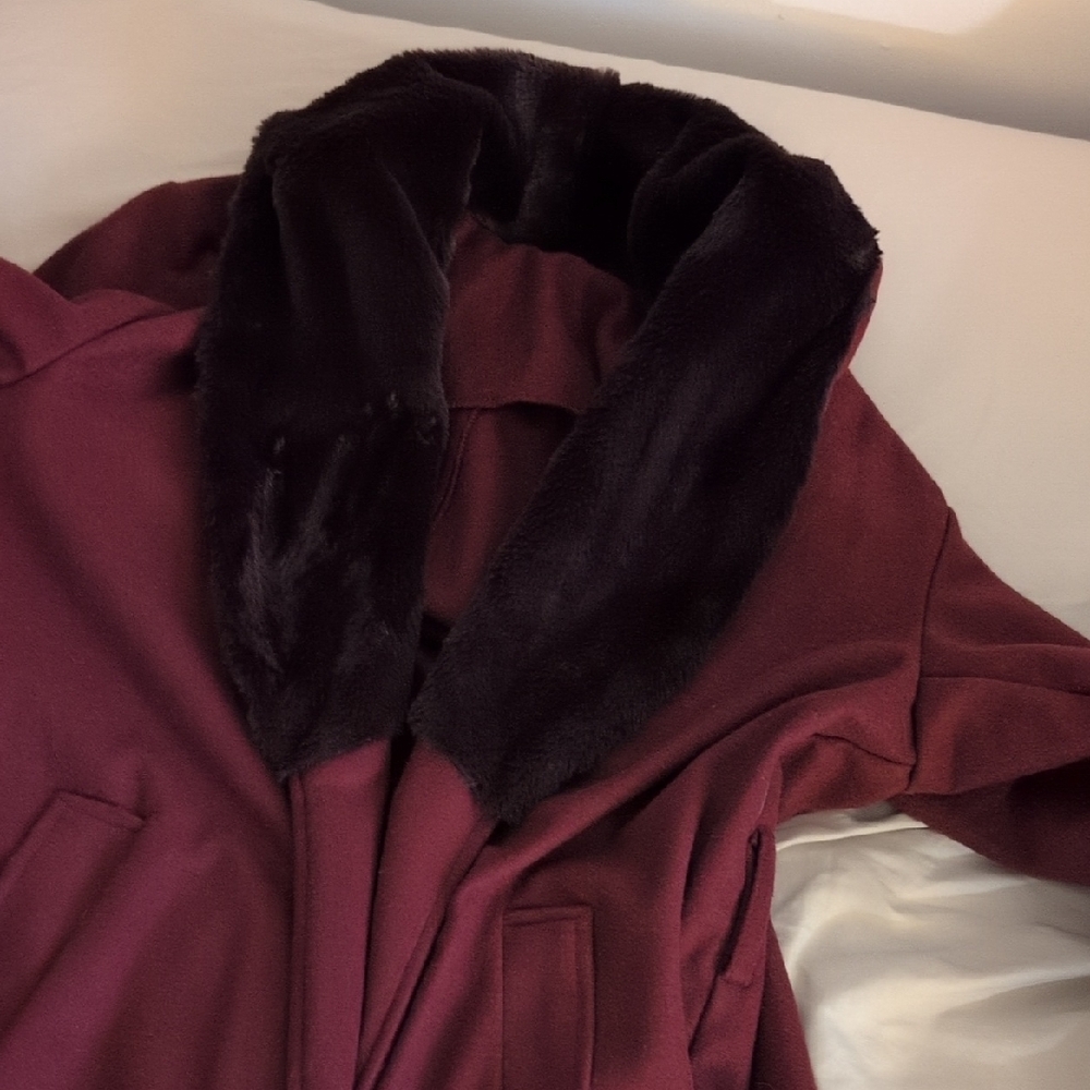 Elegant Burgundy Women's Coat with Faux Fur Collar